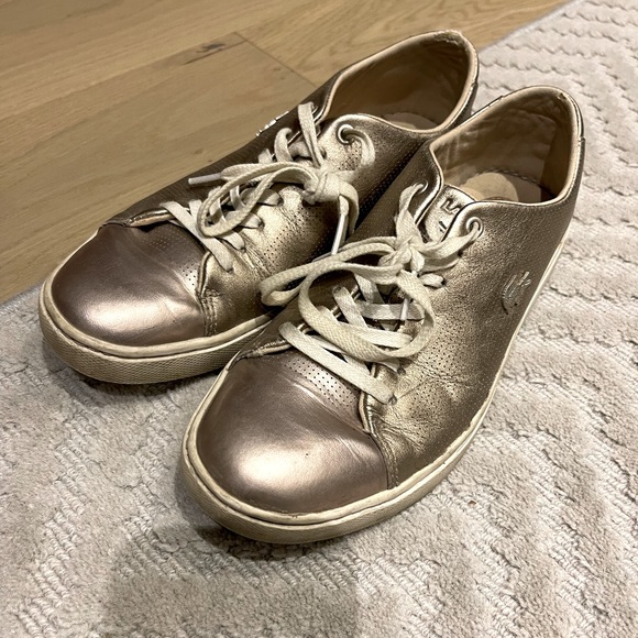 Lacoste Showcourt Lowrise Sneaker - gold size 8 - Picture 4 of 7